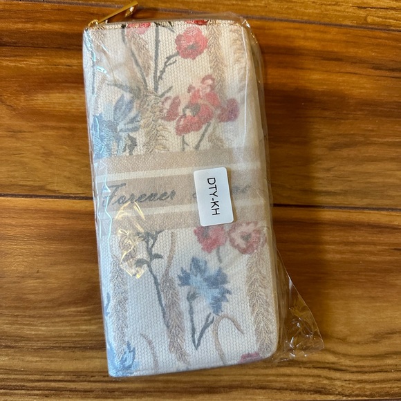 2 in 1. Purse and wallet. Brand new, perfect for spring season. - Picture 3 of 5